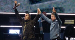 Noel e Liam Gallagher Oasis Rock and Roll Hall of Fame 2026