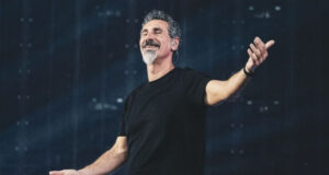 Serj Tankian dei System Of A Down canta sul palco degli I-Days Milano 2026