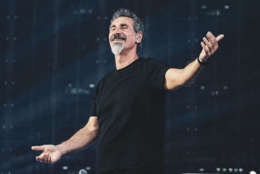 Serj Tankian dei System Of A Down canta sul palco degli I-Days Milano 2026
